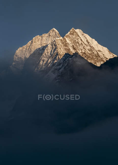 Nepal, Himalaia, Solo Khumbu, Kongde Ri durante o dia — Fotografia de Stock