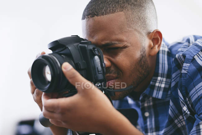 Man working with camera — Stock Photo