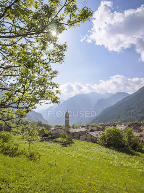 Itália, Piemont, aldeia de montanha Acceglio — Fotografia de Stock