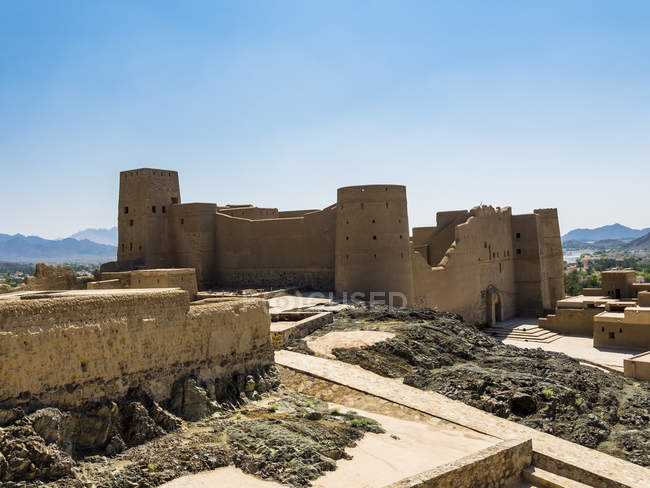 Oman, Dhakiliya, Bahla, Fort Bahal durante il giorno — Foto stock