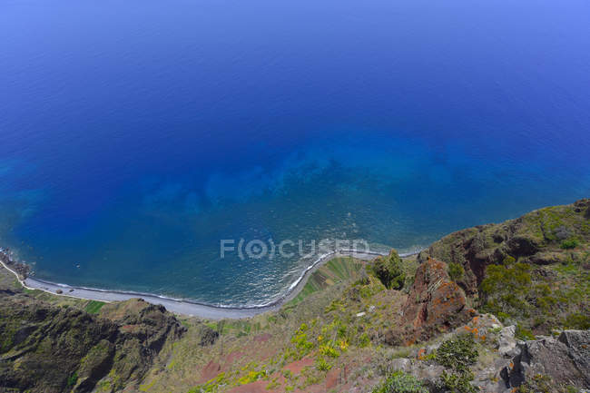 Portugal, Madeira, vista aérea de la costa atlántica - foto de stock