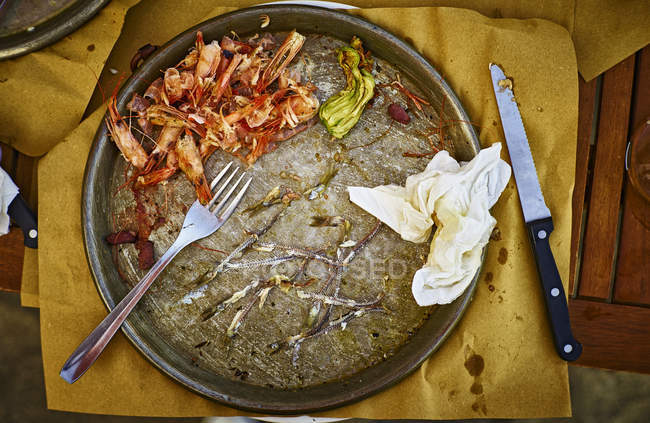 Sobras de un plato de pescado Genovés - foto de stock