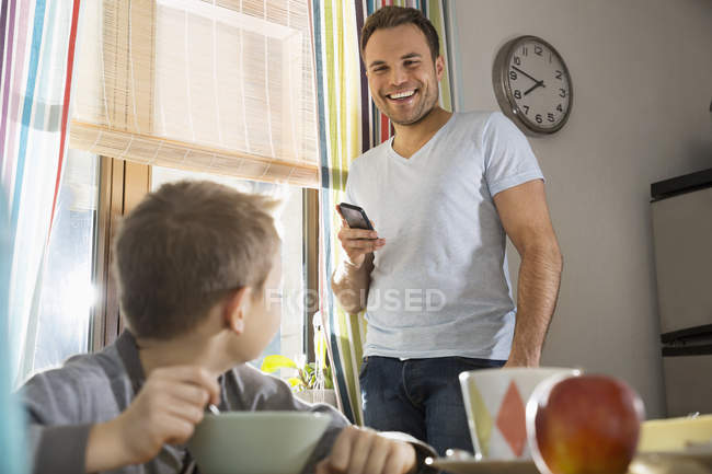 Father and son in the kitchen at morning — Stock Photo