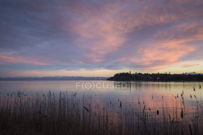 Germany, Constance district, twilight over Lake Constance with Swiss Alps at horizon — Stock Photo