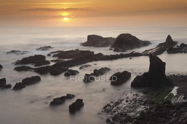 Portugal, Alentejo, Odemira, Rocks at the coast of Lapa das Pombas — Stock Photo