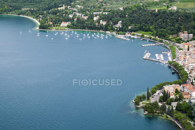 Vista sul lago di Garda da La Rocca — Foto stock