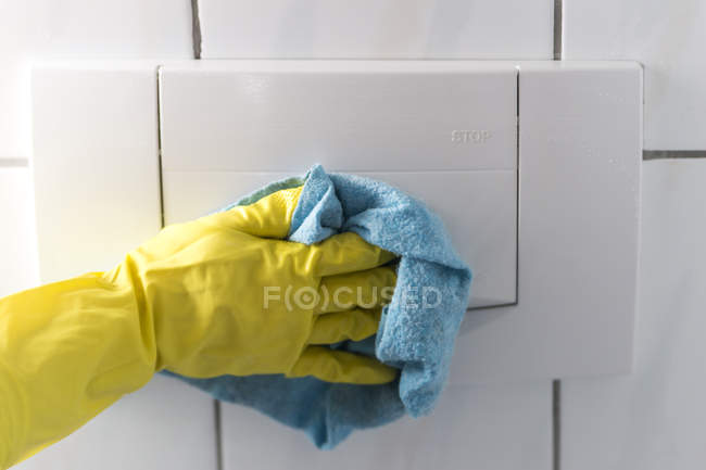 Woman's hand cleaning toilet — Stock Photo