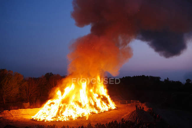People watching Easter bonfire at night — Stock Photo