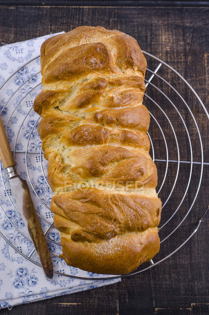 Home-baked brioche on cooling grid — Stock Photo