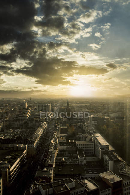 Германия, вид на город с подсветкой сверху — стоковое фото