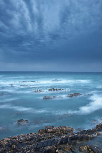 Vista das rochas na costa marítima do Alentejo, Portugal — Fotografia de Stock