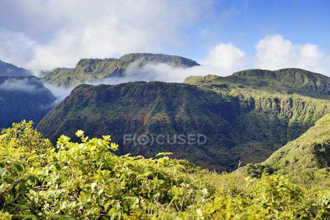 США, Гавайи, Мауи, Западные Мауи гор, как видно из Waihee Ридж Трейл — стоковое фото
