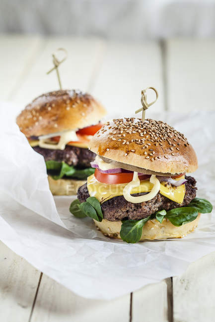 Homemade cheeseburgers on the table — Stock Photo