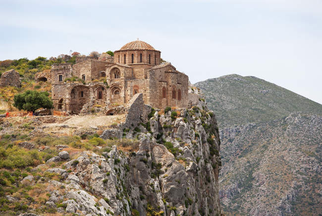 Grecia, Monemvasia, Iglesia Bizantina Santa Sofía - foto de stock