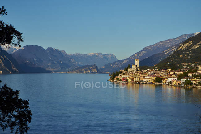 Lake Garda and village — Stock Photo