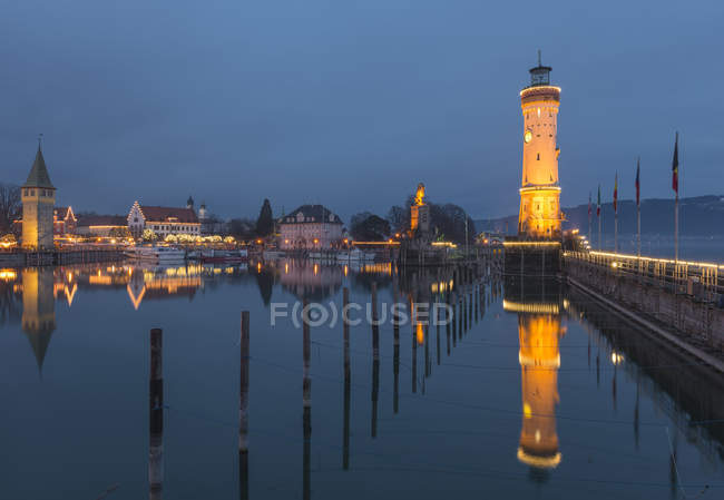Vue panoramique de l'entrée du port à Lindau, lac de Constance, Allemagne — Photo de stock