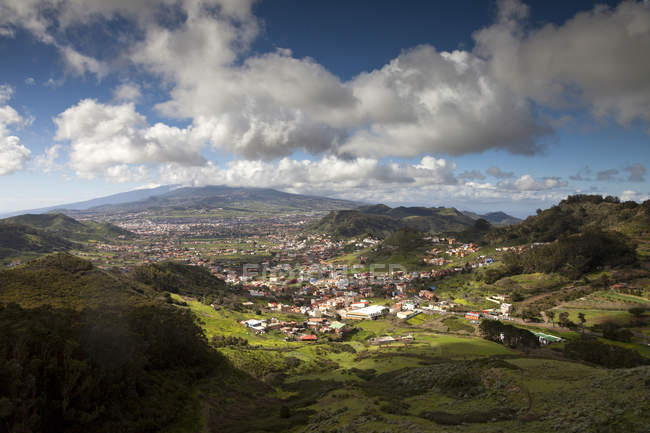 Spain, Tenerife, Canary Islands, Anaga mountains, view from Mirador de Jardina to  San Cristobal de La Laguna — Stock Photo