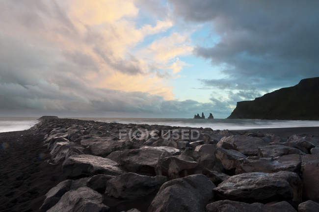 Vista dell'Islanda, Spiaggia di lava nera — Foto stock