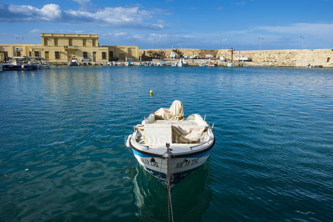 Grèce, Crète, Réthymnon, bateau au port vénitien — Photo de stock