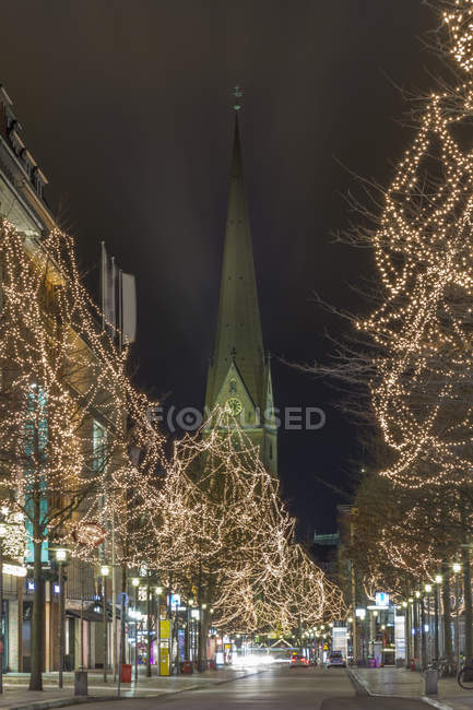 Germania, Amburgo, Veduta della via dello shopping Moenckebergstrasse decorata a Natale — Foto stock