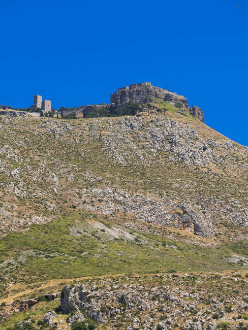Italia, Sicilia, Provincia di Trapani, Erice, Veduta del Monte Erice durante il giorno — Foto stock