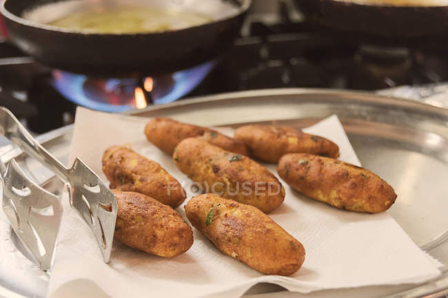 Свіжоприготовані panzerotti, крокети глибоко смажений картопляні — стокове фото