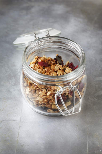 Granola croustillant à l'avoine, graines de citrouille et éclats d'amande — Photo de stock