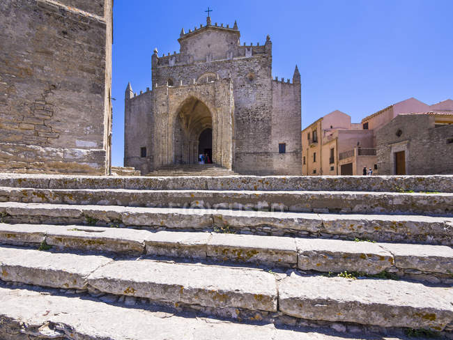 Italia, Sicilia, Provincia di Trapani, Erice, Veduta della Chiesa Maria Santissima Assunta — Foto stock