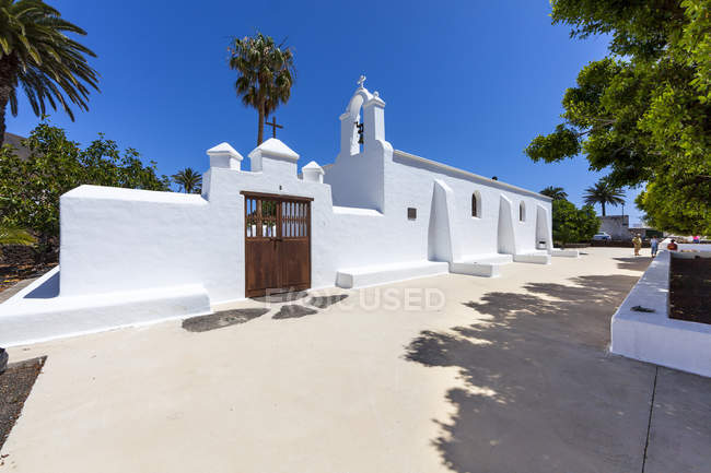 Espagne, Îles Canaries, Lanzarote, Haria, Eglise Santa Barbara — Photo de stock