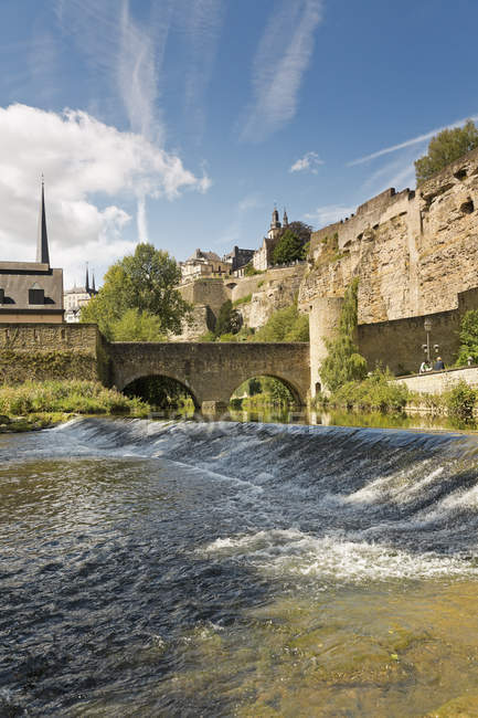 Luxembourg, Luxembourg City, Barrage of the river Alzette, Lucilinburhuc and Casemates du Bock — Stock Photo