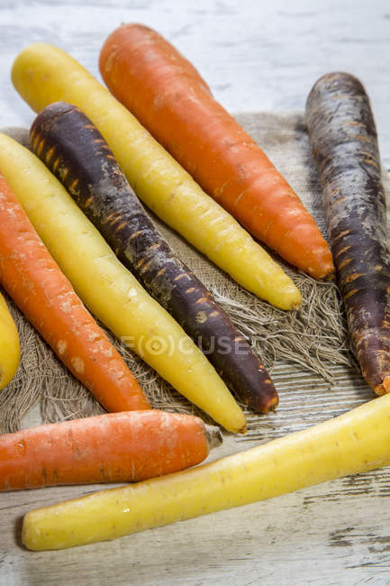 Zanahorias orgánicas diferentes - foto de stock