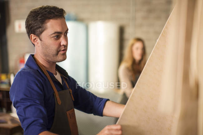 Blick auf Lederblech in der Werkstatt — Stockfoto