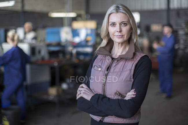 Portrait of confident woman in workshop — Stock Photo