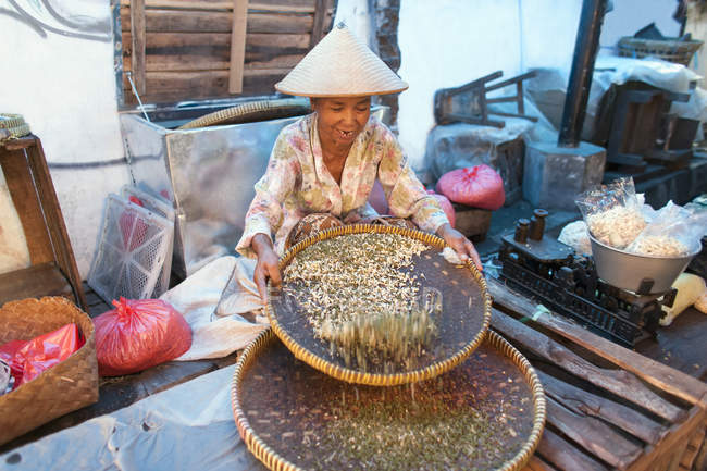 Indonesien, Java, Frau auf dem Markt — Stockfoto