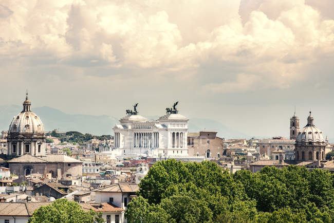 Italia, Lazio, Roma, paesaggio urbano, veduta del Monumento di Vittorio Emanuele II — Foto stock