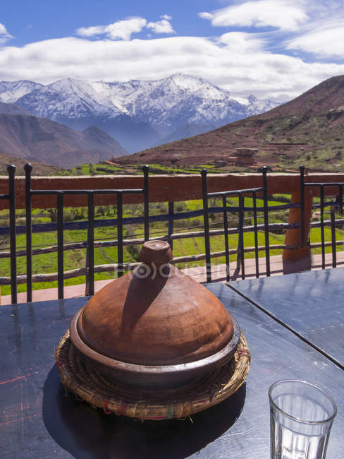 Marrocos, Atlas Mountains, Ourika Valley, Anammer, recipiente de cozinha de barro para pratos tradicionais — Fotografia de Stock