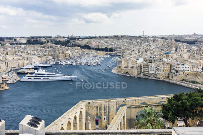 Malta, Valletta, veduta sulle città Cospicua, Senglea e Vittoriosa Yacht Marina — Foto stock