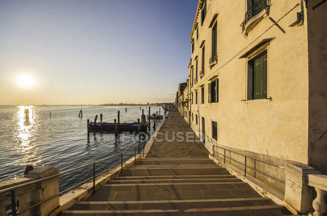 Італія, Венето, Венеція, Каннарегіо, набережної, набережної на заході сонця — стокове фото