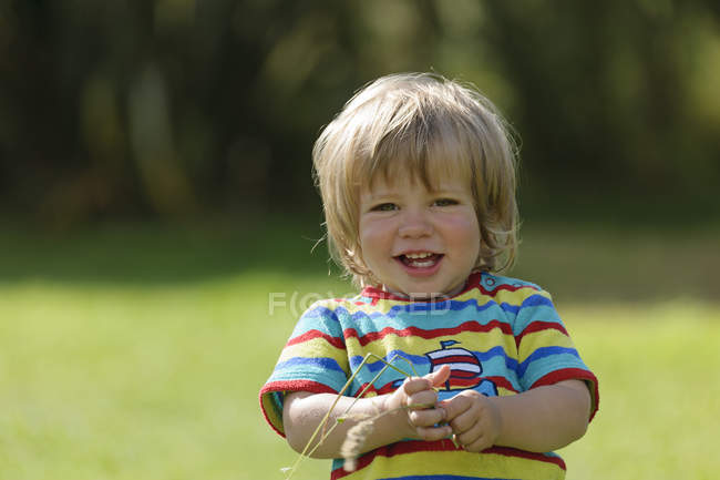 Portrait of smiling little boy outdoors — Stock Photo