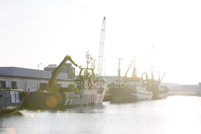Paesi Bassi, Scheveningen, veduta delle navi al porto — Foto stock