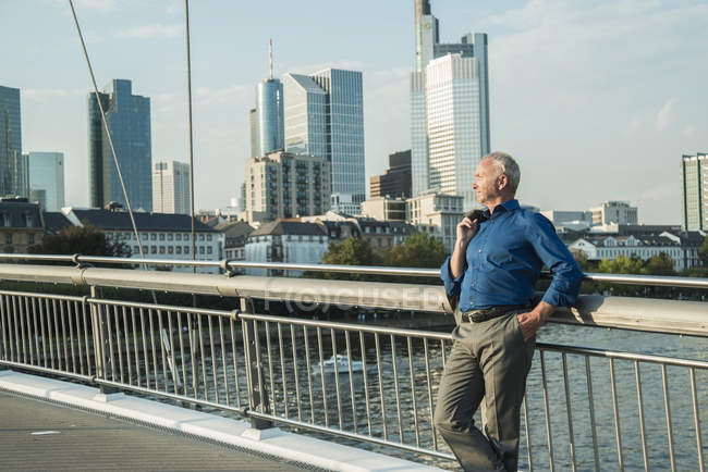 Germany, Frankfurt, businessman on bridge over river Main — Stock Photo