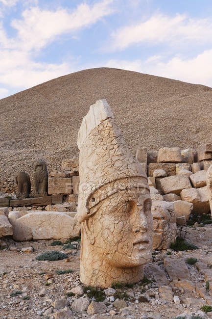 Vista sulla testa di pietra di Antiochos sul Monte Nemrut, provincia di Adiyaman, Turchia — Foto stock