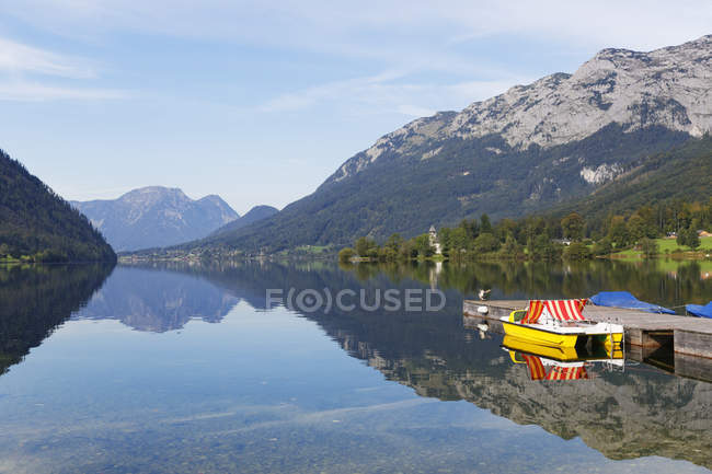 Austia, Styria, Salzkammergut, Lake Grundlsee in Goessl — Stock Photo