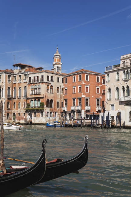 Itália, Veneto, Veneza, Palazzi no Grande Canal durante o dia — Fotografia de Stock