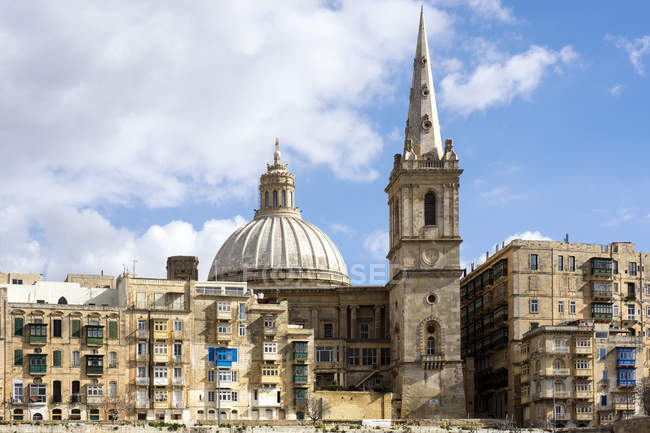 Malta, Valletta, Basilica Our Lady of Mount Carmel and St. Paul's Pro-Cathedral — Stock Photo