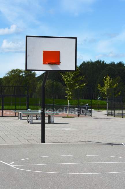 Нідерландах Флеволанд Алмере, баскетбольне поле на майданчик — стокове фото