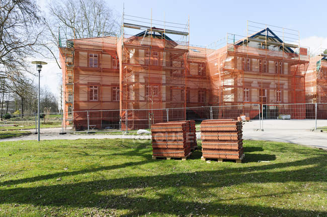 Germania, Baden-Wuerttemberg, Emmendingen, ristrutturazione di un vecchio edificio — Foto stock