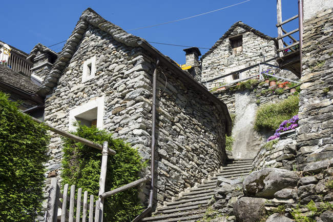 Швейцарія, Тичино, Corippo, типових натурального каменю будинків — стокове фото