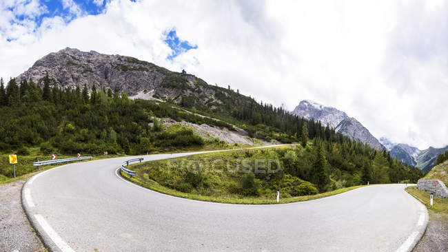 Austria, Tirolo, Passo di montagna per Hahntennjoch durante il giorno — Foto stock