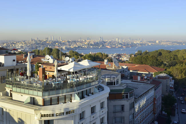 focused_181059110-Turkey-istanbul-roof-t